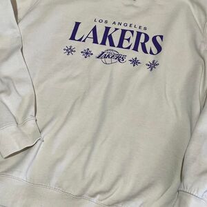 Nba Men's White and Cream Sweatshirt